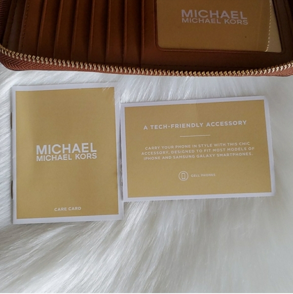 Michael Kors Wallet/Wristlet (1 Available) - Picture 6 of 8